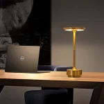 Luz Led Avanazada de Metal Recargable 9X13X28 Cm